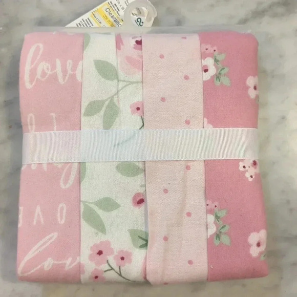 GERBER 4 pack flannel blankets - Picture 2 of 5